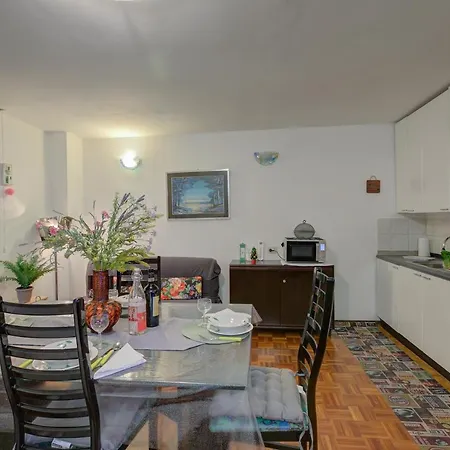 Apartment Saturno 23 In The Center - Happy