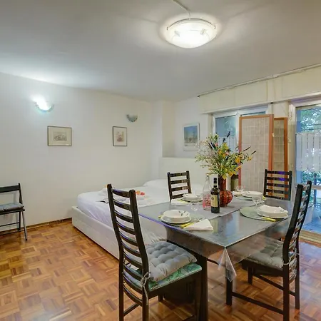 Apartment Saturno 23 In The Center - Happy