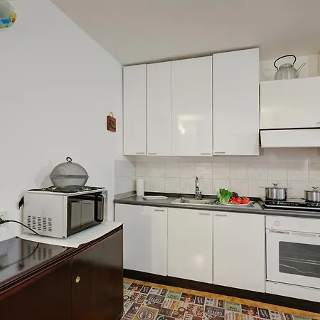 Saturno 23 In The Center - Happy